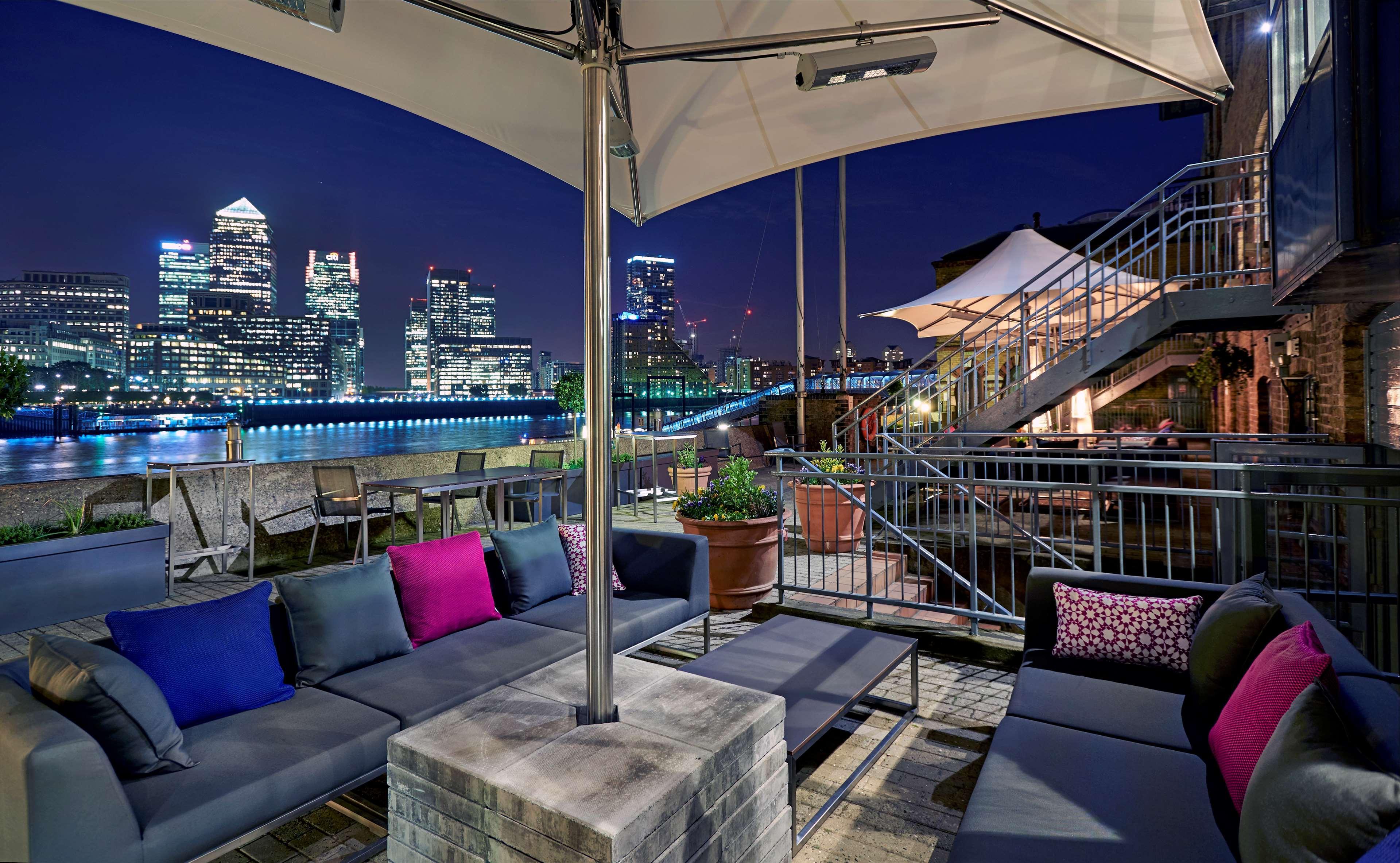 Doubletree By Hilton London - Docklands Riverside Exterior foto