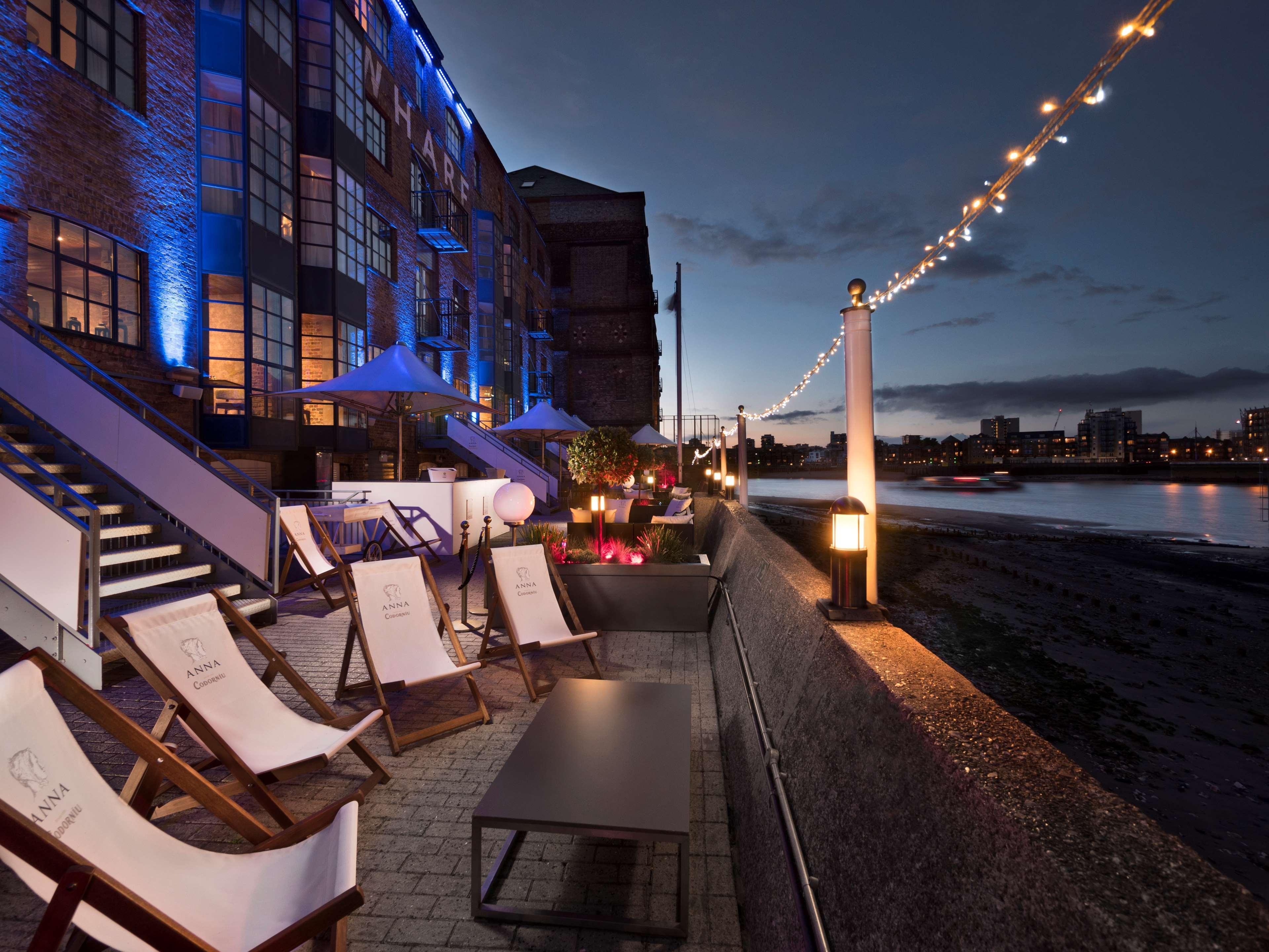 Doubletree By Hilton London - Docklands Riverside Exterior foto